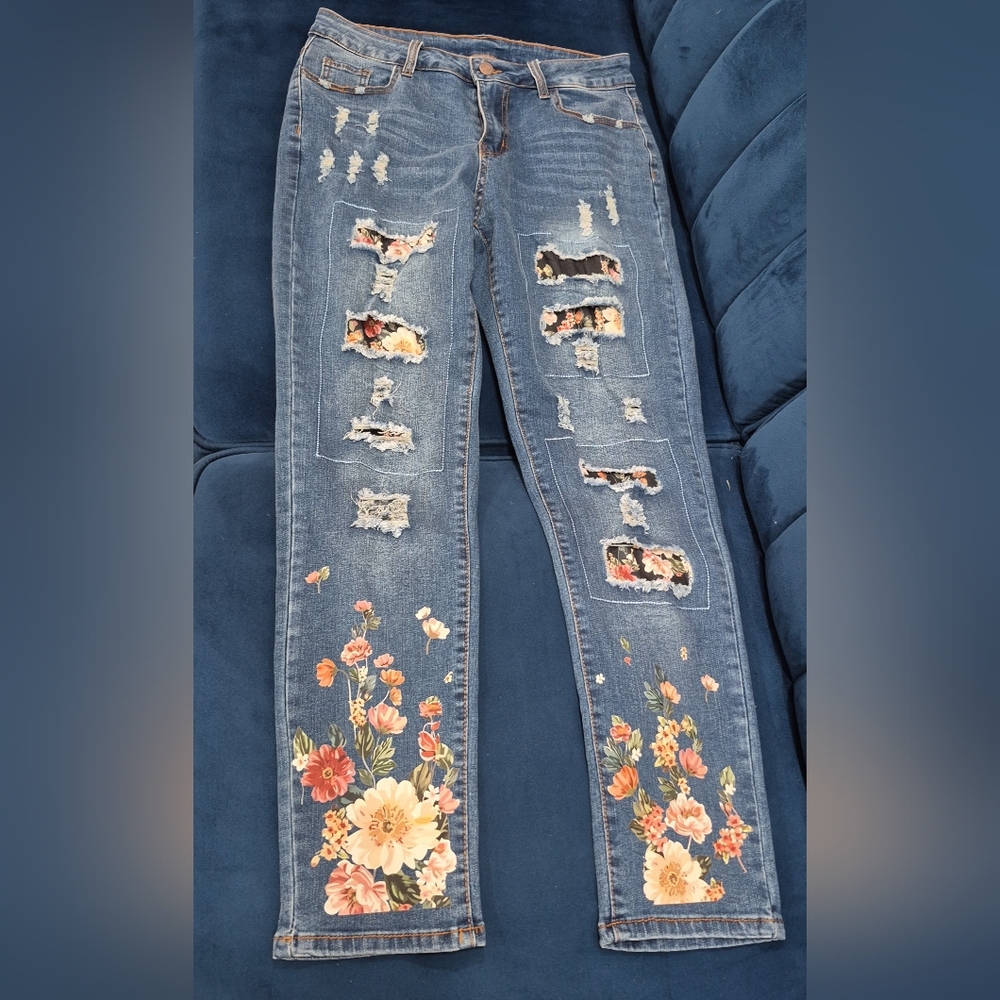 Floral Embroidered Distressed Skinny Jeans